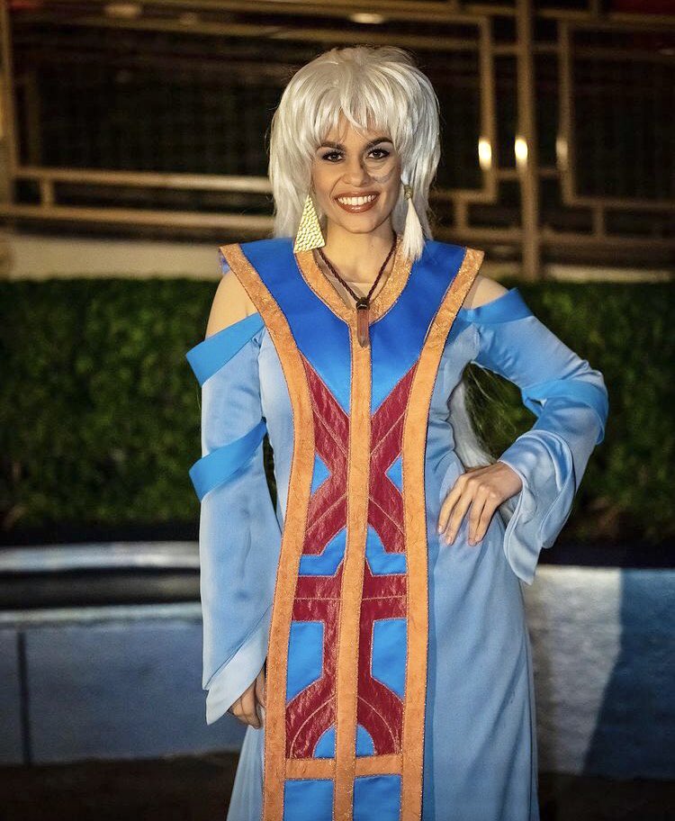 AtlantisTLE's tweet photo. The star of the night. 🌟
From the #DisneylandAfterDark: Sweethearts’ Nite. 💠
PC: villain_online (Instagram)
#SweetheartsNite #AtlantisTheLostEmpire #20thAnniversary #Disney #Atlantis #Disneyland #QueenKida https://t.co/PDX68jZCaI