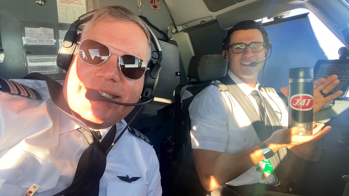 rodrakic's tweet photo. An all-Yugoslav flight deck. 🇷🇸🇭🇷Jugoslovenski Aerotransport rides again! 😉

#JatAirways #airSerbia #JAT #serbian #croation #serbia #croatia #pilots #PilotLife #airlines https://t.co/kZseNKZdgr