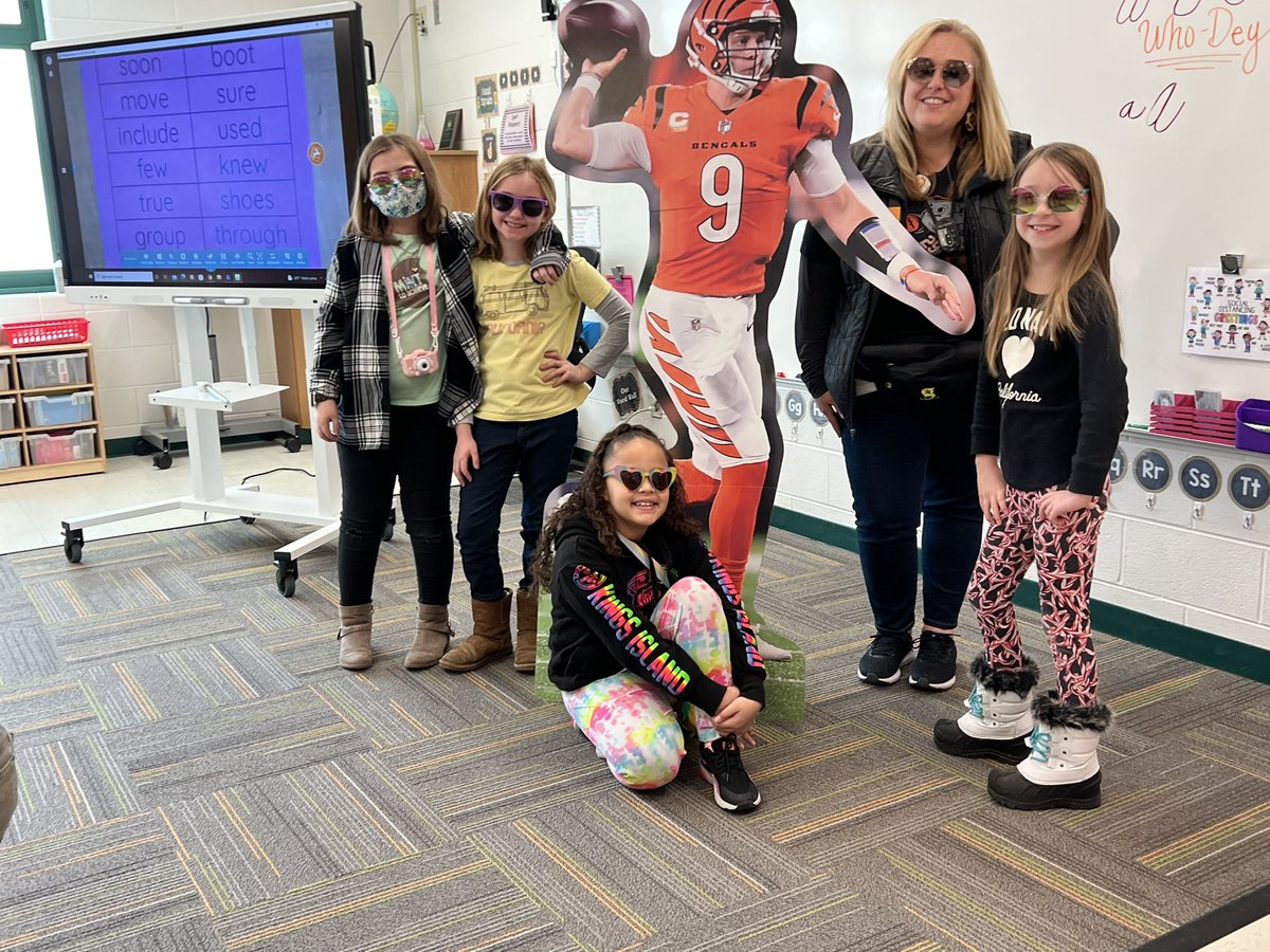 heatherldingus's tweet photo. These #MLBAllStars have Bengal fever! They went all out for our “Dress Like a Tourist” spirit day! @MulberryEagles #MilfordMeansALL @Bengals https://t.co/evixqTwHyg