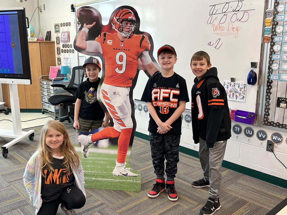 heatherldingus's tweet photo. These #MLBAllStars have Bengal fever! They went all out for our “Dress Like a Tourist” spirit day! @MulberryEagles #MilfordMeansALL @Bengals https://t.co/evixqTwHyg