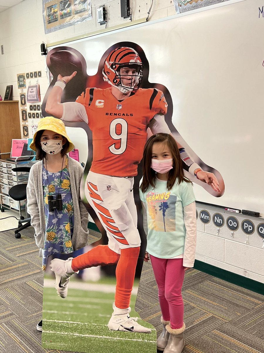 heatherldingus's tweet photo. These #MLBAllStars have Bengal fever! They went all out for our “Dress Like a Tourist” spirit day! @MulberryEagles #MilfordMeansALL @Bengals https://t.co/evixqTwHyg