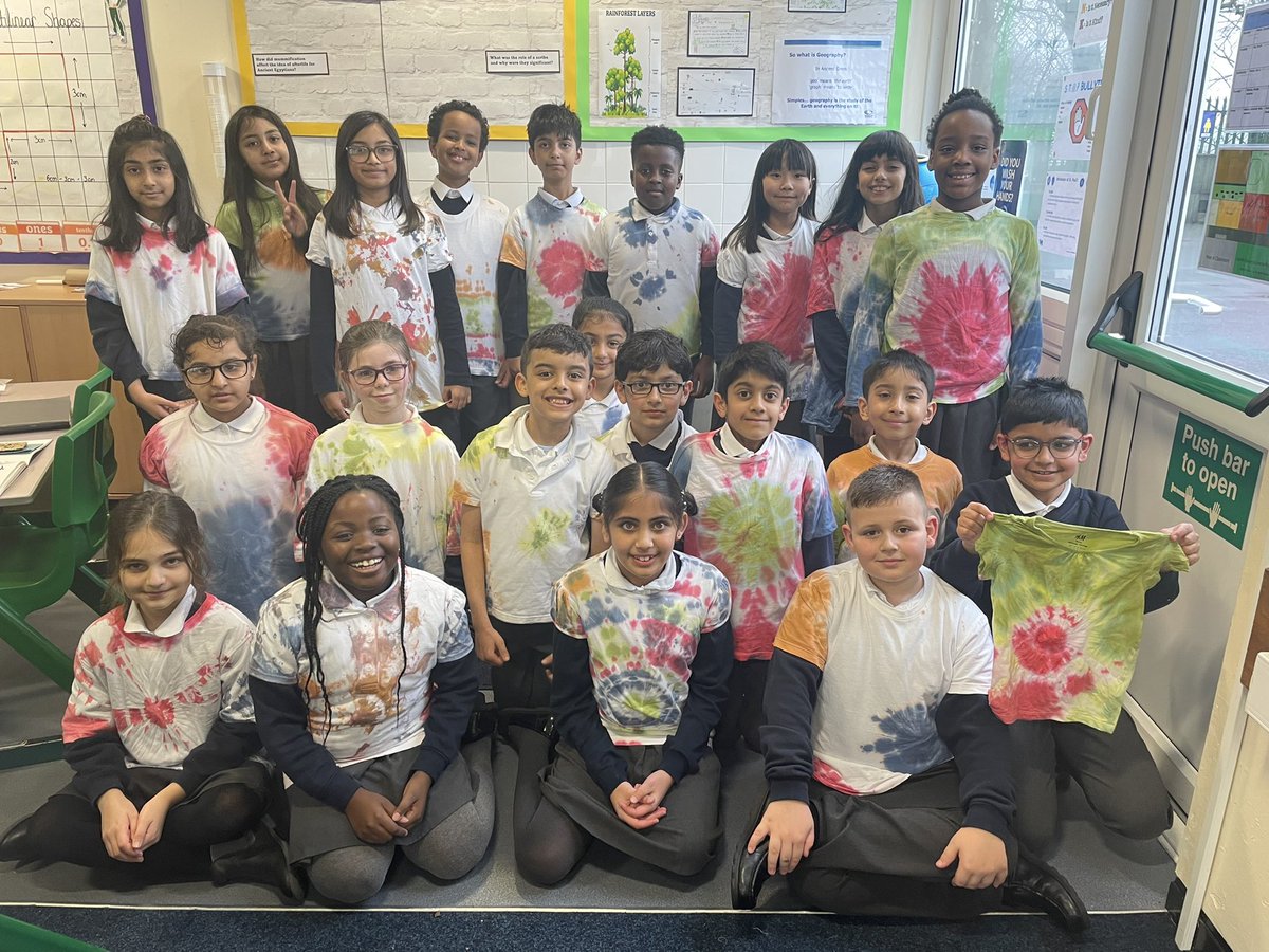 StPaulsBolton's tweet photo. Year 4 loved the results of their tie dye t-shirts #year4art #printingandtextiles #tiedye #design #textiletechniques https://t.co/BvClC74QLY