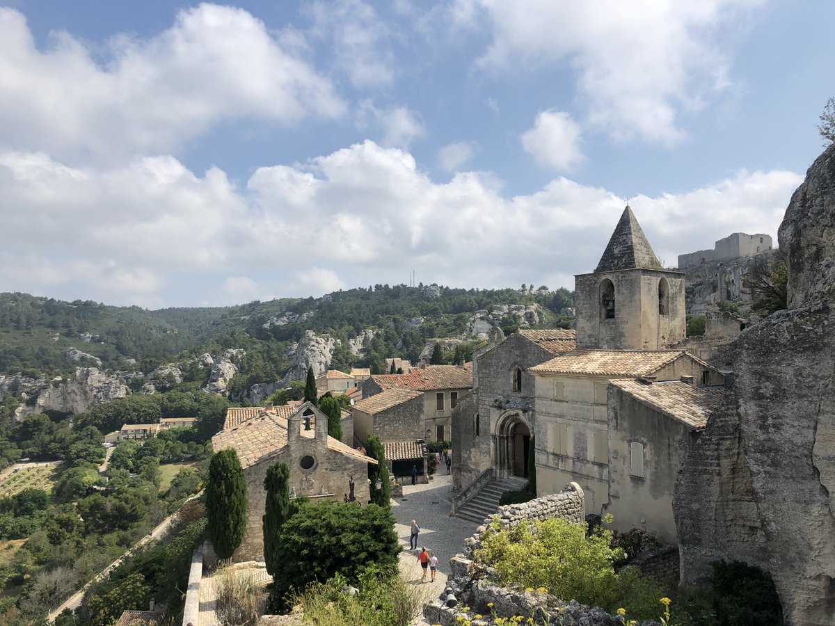 Balade : découvrez le village des Baux-de-Provence comme vous ne l'avez jamais vu 👀
Arpentez la Cité afin d'en percer tous les secrets, qu'un simple regard ne saurait déceler... 🔎
🗓️Dimanche 13 et 27 février à 11h
👉Infos &amp; réservations : Office de tourisme des Baux-de-Provence