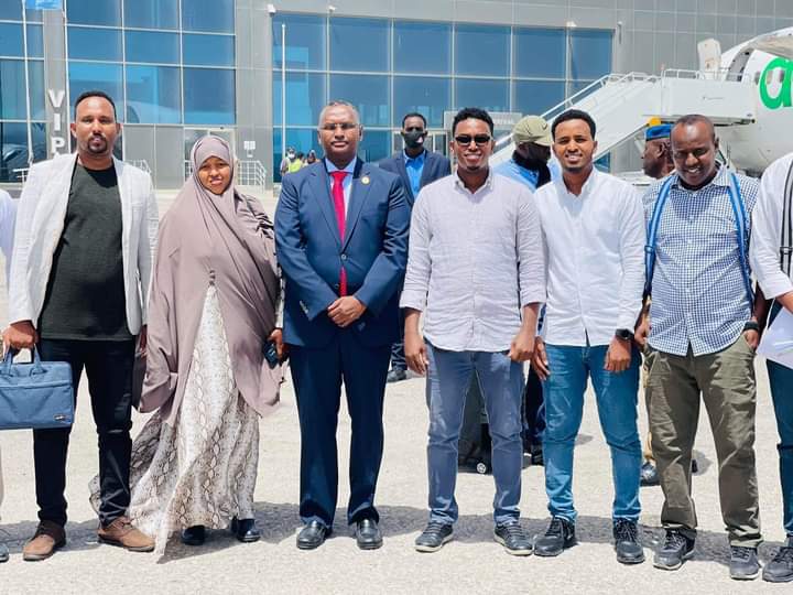osmanjeite's tweet photo. Dhuusamreeb Maanta Waxeey Ukala Xiran Tahay Xildhibaan @mahadsalad
Adoo #Geesi Heli Kara #Doqon Lama Gargaarsado. Soo noqo markale https://t.co/8SiUU6IYqA