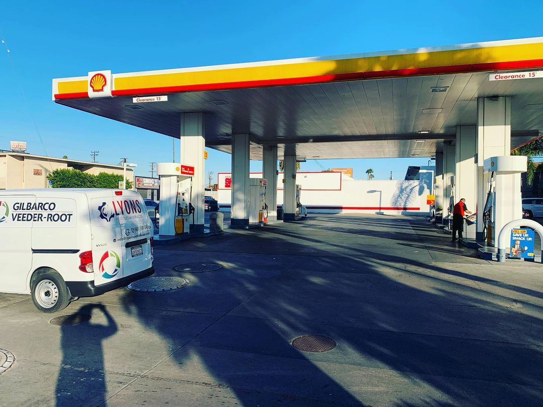 gilbarcoinc's tweet photo. Another forecourt future-proofed with the industry standard: Encore 700 S fuel dispensers. Great work by Lyons Petroleum on another #EMVready installation 💪 ✅ https://t.co/Q0nKFN09P0
