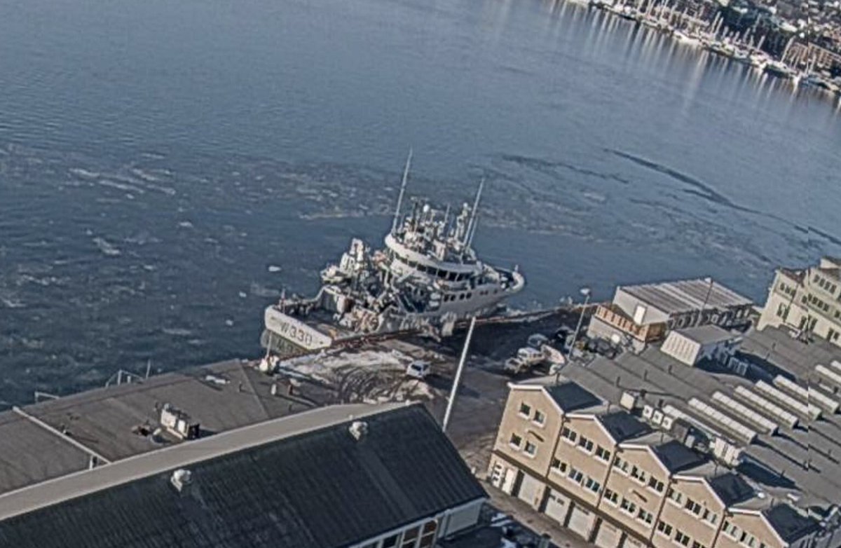 WarshipCam's tweet photo. Norwegian Inner Coast Guard Nornen-class patrol boat NoCGV Nornen (W330) in Oslo, Norway - February 7, 2022 #nocgvnornen #w330 https://t.co/AJ1dHnX7l2