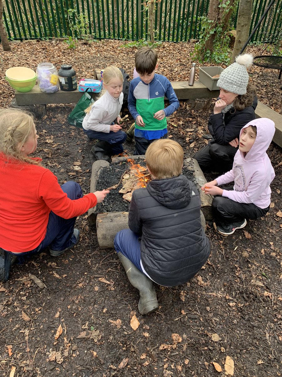 DanesfieldFS's tweet photo. It was the last session for the Y5 epic treehouse crew 🌳😍 and they didn’t disappoint, secret entrances and pulley systems this one had it all 💪 #savethebesttolast #happydays @DanesfieldSchl @DanesfieldY5 https://t.co/CeBo9BmsMC