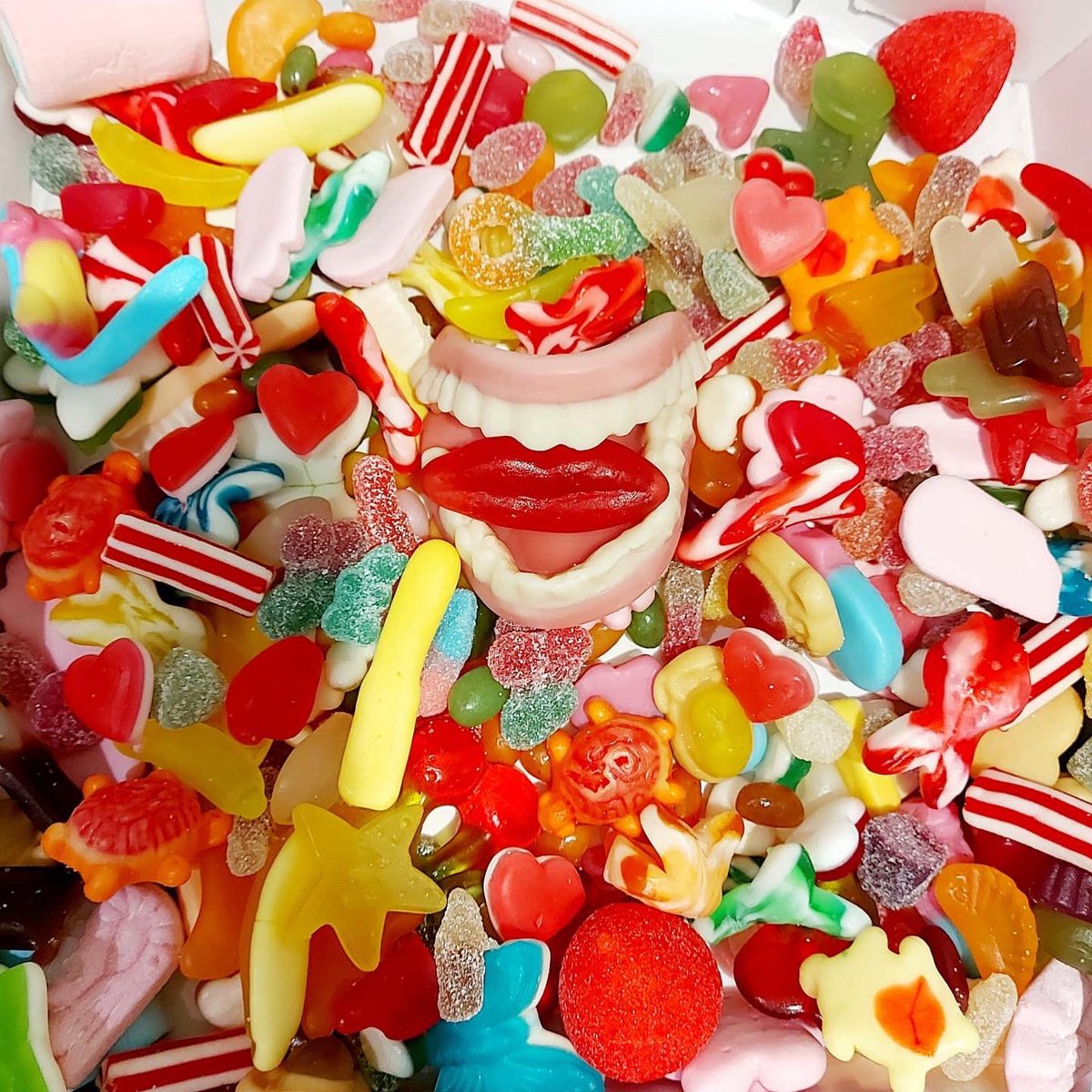 Sweetees4Treatees tweet media
