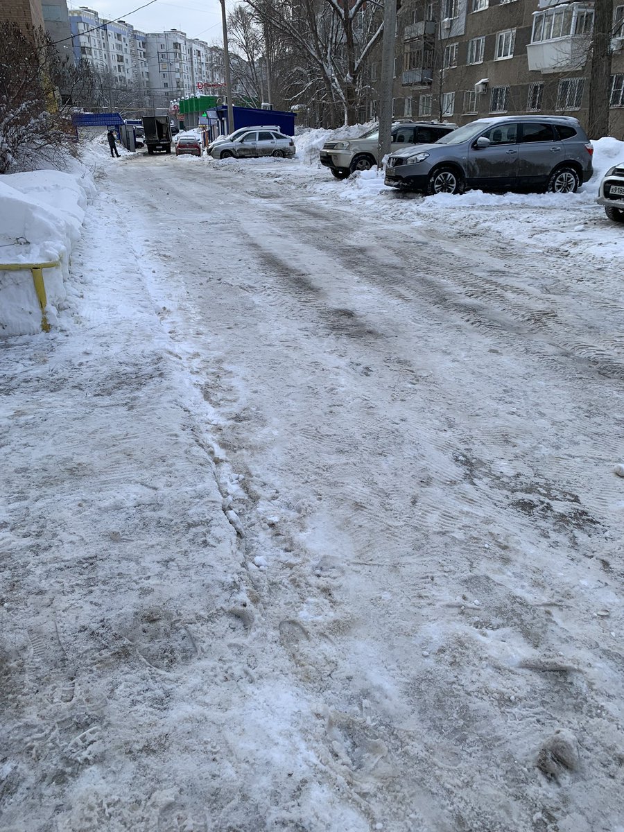 Nataliam3113's tweet photo. Из дома всегда выхожу рано утром, обычно работает только дворник,а сегодня был целый автопарк с техникой!🚜🚜🚜
Благодарю команду @Ryzhkov_B за добросовестно выполненную работу💯
 @SuhayaSamarka63 
Быстро освободили из снежного плена наш двор @LhUrLFhnbsLVzSK 
@AA_Korobkov https://t.co/0DsGjKEoUH