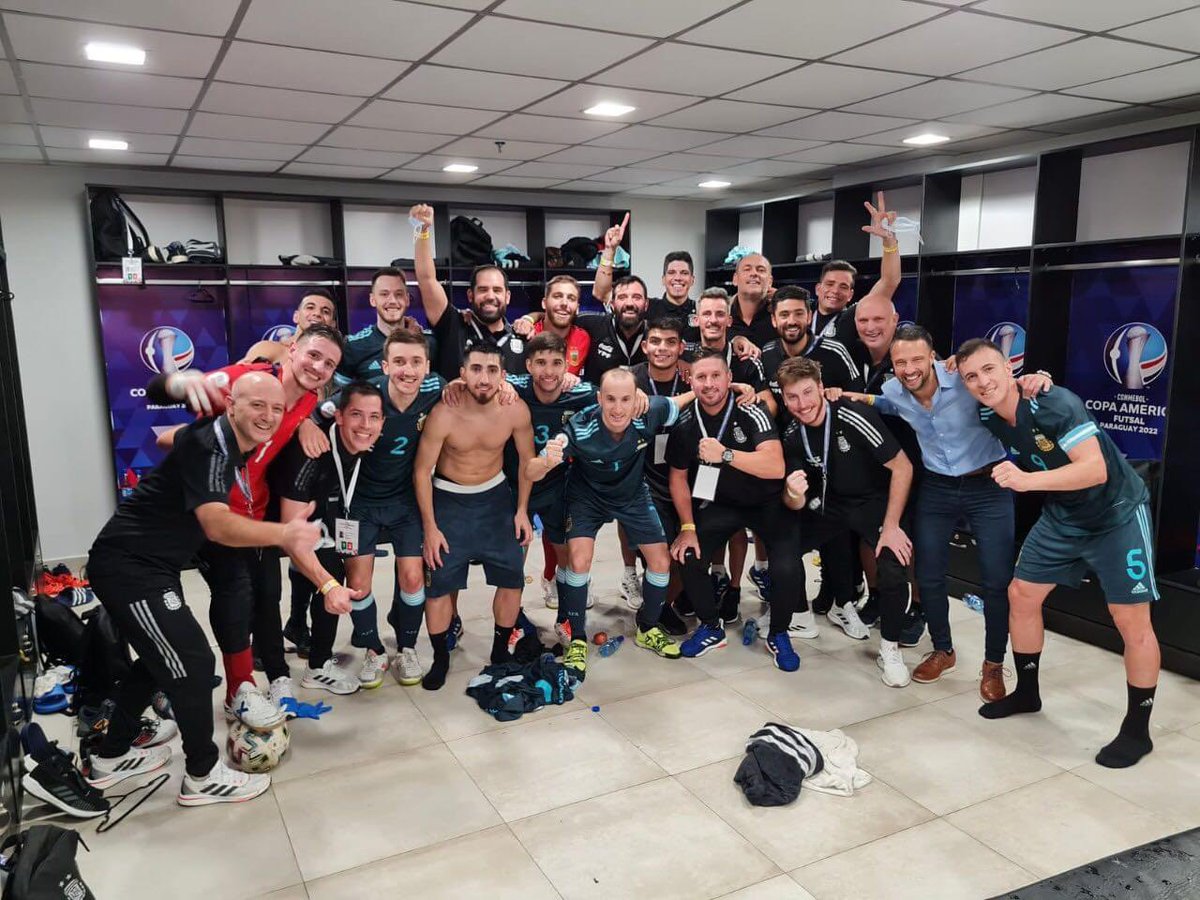 Admiración y respeto.

Todos los admiramos y los rivales los respetan por eso siguen siendo los más grandes y por eso nunca nos cansaremos de alentarlos 🇦🇷

Aplauso a <a href="/APFOficial/">APF</a> 🇵🇾 por una nueva final y al Futsal Sudamericano porque siguen creciendo todas sus selecciones.