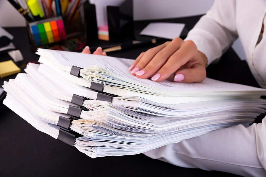 JuliePerrine's tweet photo. Are stacks of unfiled papers cluttering your desk? If your to-file pile is out of control, this week, I'm sharing some advice to help you regain your space and sanity! 📑 #OrganizedAdmin https://t.co/mb5vdCJZ6q