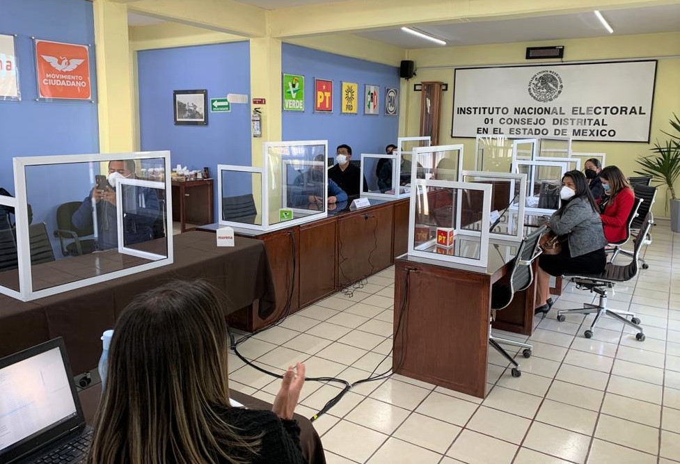 INEedomex's tweet photo. Desarrollo del procedimiento de la primera insaculación para el Proceso de #RevocacionDeMandato en el Consejo Distrital 01 con sede en #Jilotepec https://t.co/1bAowUoAfA