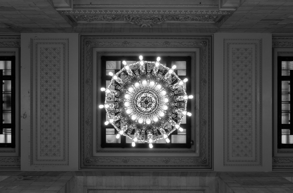 Techos #35
The look of the roofs of Grand Central Terminal in New York 🗽📷
#newYork #grandcentral #nftphotography

In&amp;out is a collection of 50 1/1 images containing content for download.
opensea.io/collection/ino…

The complete project 👇

inoutnft.com