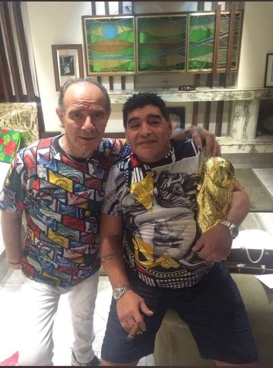 Tonguista's tweet photo. DICEN QUE EN CIEEEEELOO, UNO ES FELÍZ NO EXISTE LA TRISTEZA https://t.co/aJaw3nbq0U