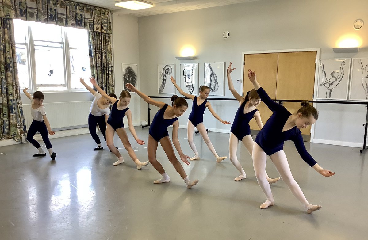 thomassclapham's tweet photo. Our senior dancers enjoyed a Ballet Mastery workshop with ex Royal Ballet Company dancer Sabina Cox, working on Nutcracker repertory with artistry and stagecraft. #commitment #capabilty https://t.co/C9tzpI4MWN