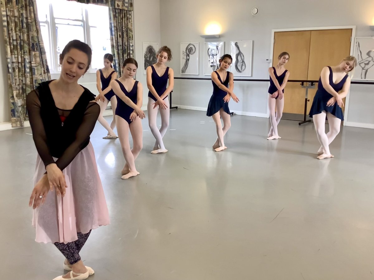 thomassclapham's tweet photo. Our senior dancers enjoyed a Ballet Mastery workshop with ex Royal Ballet Company dancer Sabina Cox, working on Nutcracker repertory with artistry and stagecraft. #commitment #capabilty https://t.co/C9tzpI4MWN