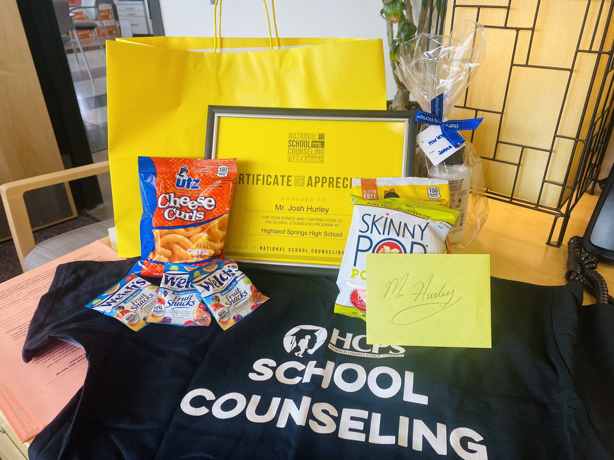 JoshHurley14's tweet photo. Feeling the love for the first day of National School Counseling Week! #NSCW22 #NSCW2022 @CounselingHSHS @HSHS_Principal @HSHS_AsPDraper @HSHS_Terrier @HSHS_Dunson @JoAnaMJSmith @SpringerAPLilly https://t.co/FLdYTcx7Db