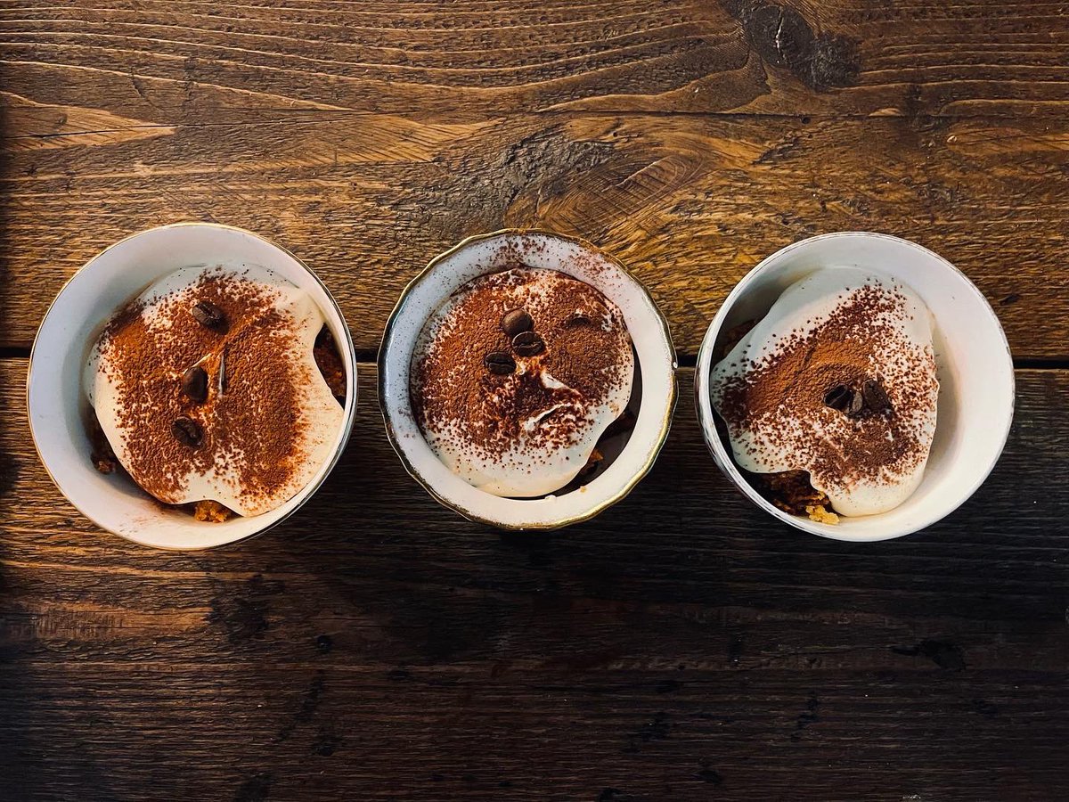 soundloungeCIC's tweet photo. #TeamMeeting 🙌 with left overs from yesterday’s Sunday roast. We are feeling really lucky right now - working AND enjoying Charlie’s amazing food.
NB…as we’re closed on Mondays, our Friendship Coffees are on Tuesdays from 10am 🙏
#FriendshipCoffee #TacklingSocialIsolation https://t.co/flnhFkAqpv