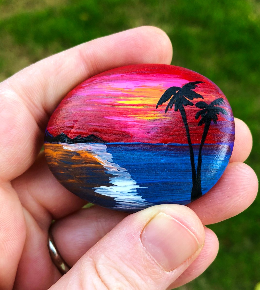 KBMArtGallery's tweet image. I'm having a Valentine's Day sale in my #Etsy shop all week long ❤️ 

25% off Painted Rocks, Necklaces, and Lucky Pocket Rocks!

etsy.com/shop/KBMArtand…

#EtsyGifts #EtsyFinds #EtsySale #EtsyShop #ShopEtsyNow #ShopSmallBusiness #SupportSmallBusiness #SupportEtsySellers #Artists