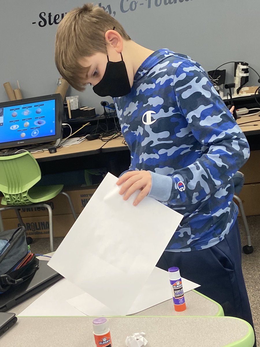 Reindl5th1's tweet photo. In stem lab with Mrs Anderson learning about the solar system. #zspace #OculusVR https://t.co/DZG3KTPLo5