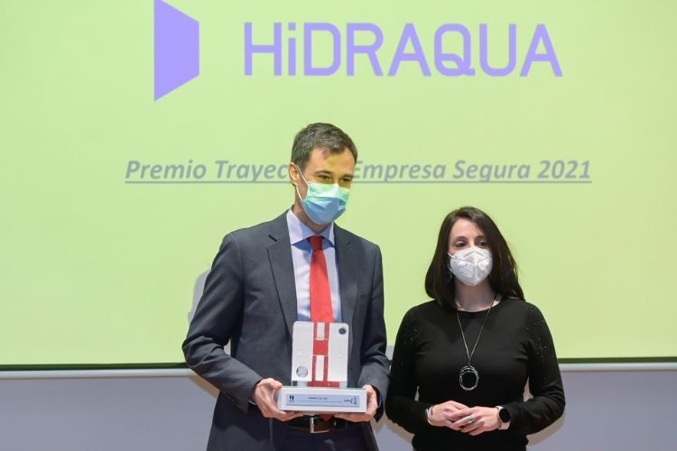 veolia_cv's tweet photo. 🔎 @infoHIDRAQUA fue reconocido con el premio Llum 2021 🏆en  Trayectoria Empresa Segura ¿Por qué? ⬇️

👉 Políticas innovadoras en Seguridad y Salud Laboral para velar por la plantilla y garantizar el suministro de #agua a toda la población.

👉 https://t.co/UCQ5tCY8ci https://t.co/2N3pEHl2en