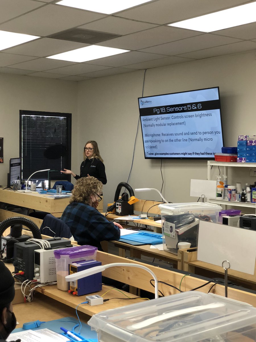 CellBotics's tweet image. Do you know about sensors in a phone? If not, come join us in class! 🪛📱 #phones #cellbotics #class #sensors