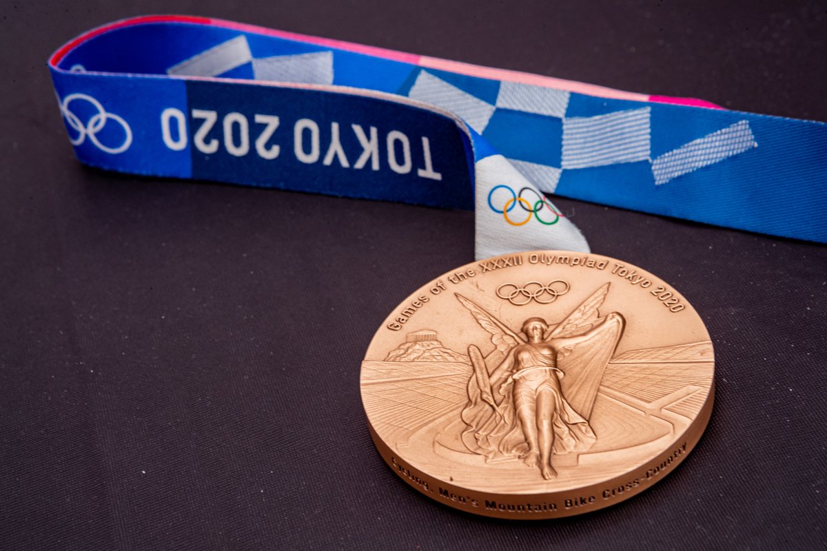 ccvolata's tweet photo. ¿Qué significa lograr una medalla en los JJ.OO?
🥉 En #VOLATA30 conversamos con @colomacarlos y @Valeromtb sobre el bronce en #Tokyo2020 y miramos hacia el futuro del MTB, que para el @bhtemplocafes será más femenino.
¡Suscríbete! ➡️ https://t.co/4qBbdehzgJ
📸 @ZubikoPhoto https://t.co/pXdpe9xkdt