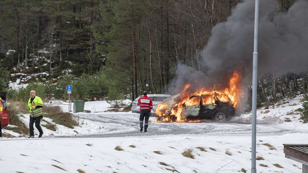 Rykte ut til bilbrann(pluss) dlvr.it/SJXkBK