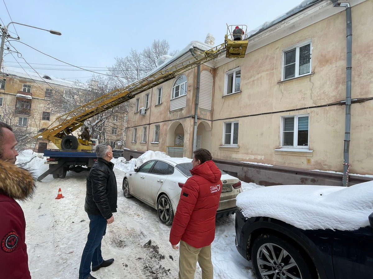 Ледниковый период. Перезагрузка: Госжилинспекция Подмосковья начала ежедневные массированные проверки очистки кровель от январского снега. Подробнее: gzhi.mosreg.ru/sobytiya/novos… #ГосжилинспецияМО