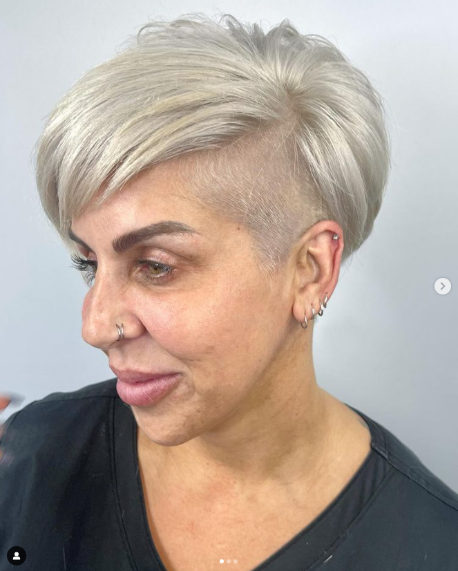 MyRockItStudio's tweet photo. Do double process scare you? Tell me why?!!!! 😍
Can you believe she was black just sessions ago!!
Lifted out with @megix10 lift 9 and @olaplex
Toned with @megix10 https://t.co/YoGBwobAqF