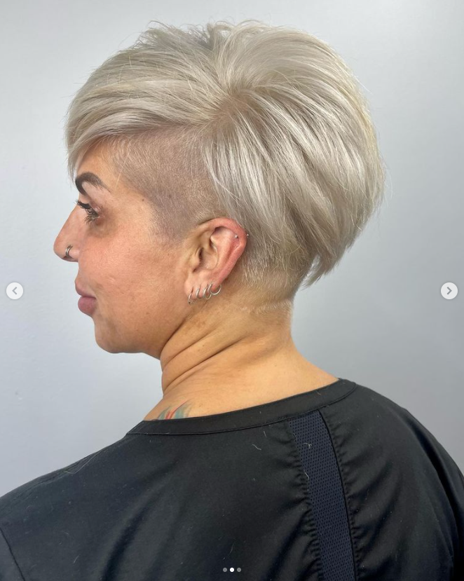 MyRockItStudio's tweet photo. Do double process scare you? Tell me why?!!!! 😍
Can you believe she was black just sessions ago!!
Lifted out with @megix10 lift 9 and @olaplex
Toned with @megix10 https://t.co/YoGBwobAqF