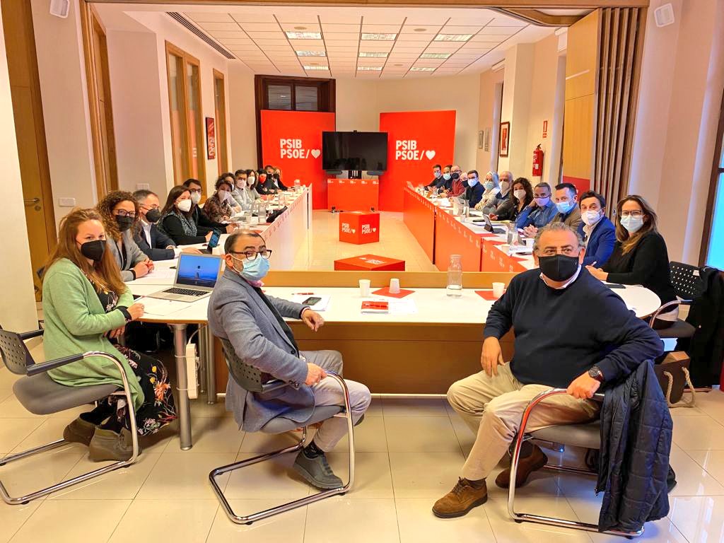 CatalinaClader1's tweet photo. La reforma laboral, la pujada de les pensions, de l'SMI, la recuperació econòmica i ocupació, els ajuts econòmics... El reforç dels drets socials defineix les prioritats.
Continuam amb les fites clares i preparant el full de ruta de cara el 2023. #ExecutivaPsib https://t.co/rklPCR2Zkh