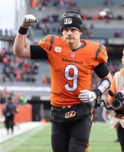 CarlDeff's tweet photo. Only two quarterbacks in history have won an NCAA championship and a #SuperBowl as the starter:

Joe Namath
Joe Montana
Next up -- Joe Burrow??

Can't decide what's crazier -- the shared name or that there have only been two. #NotSoAverageJoe https://t.co/Fj3AtDep9n