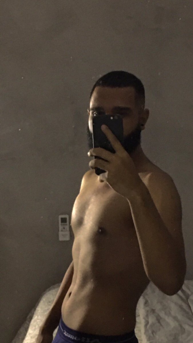 bulimicoh's tweet photo. tw body check 
.
.
.
.
.
68kg
acho que vou voltar a malhar pra dar uma torneada no corpo https://t.co/WHMKTysxDh