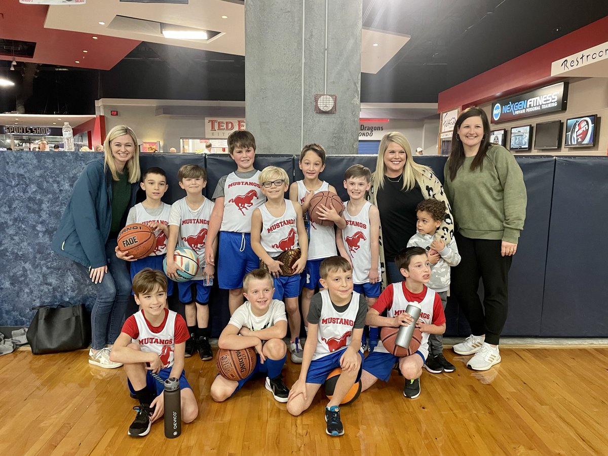 Purefoy2nd's tweet photo. We love to support our Mustangs on and off the court!🏀🗑️✨ #WeAreOne https://t.co/N3RQyX9FrI