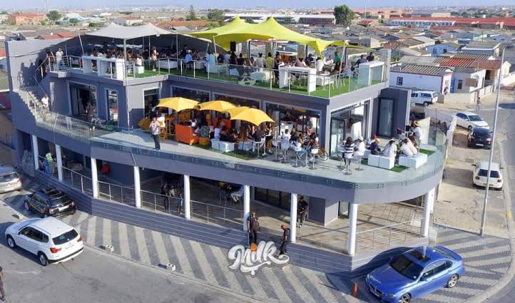 Beautiful Township Lifestyle Restaurants 🙌🏼🙌🏼

1) KONKA (Soweto, GP)
2) Kwa-Max (Umlazi, KZN)
3) Motswako (Galeshwe, NC)
4) The Milk (Khayelitsha, WC)