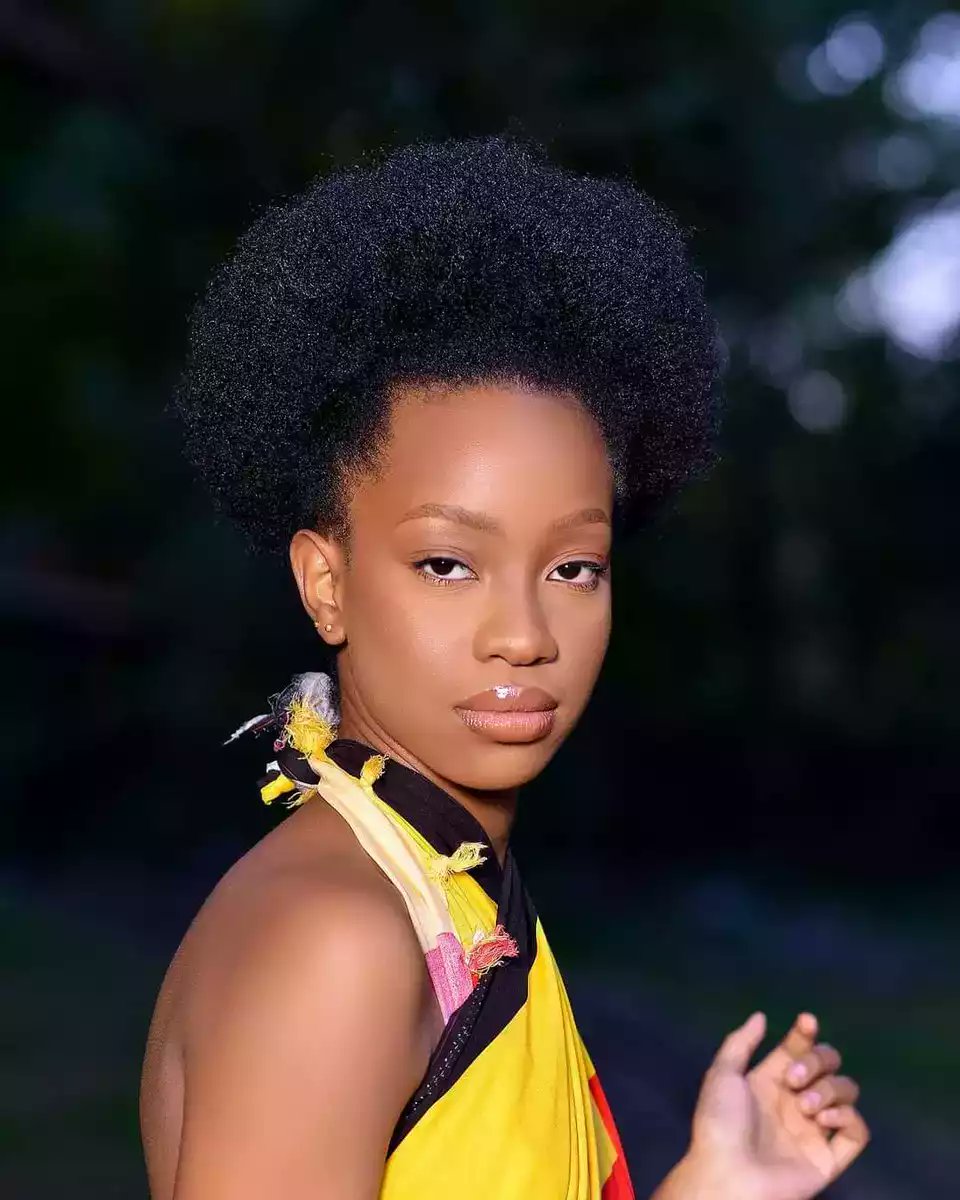Ivantumusime1's tweet photo. You girl I know you don't know my name and you know me but want your what's app number send on this number 0782824652 please https://t.co/mqX4hrRmcJ