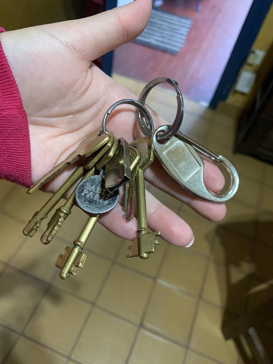 milagrosruiz10's tweet photo. Llaves perdidas las encontré el sábado a la noche en el taxi https://t.co/vMrI4AhwSx