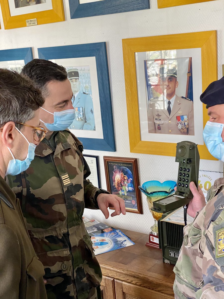 48eRT_CDC's tweet photo. Heureux d’accueillir M. Florent FARGE, secrétaire général de la préfecture du Lot-et-Garonne, accompagné de Mme Juliette BEREGI, directrice de cabinet, pour leur présenter le régiment, son histoire et des capacités opérationnelles.@Prefet47
#GUEPARDEX #lienArméesNation https://t.co/YDgFZuZbk0