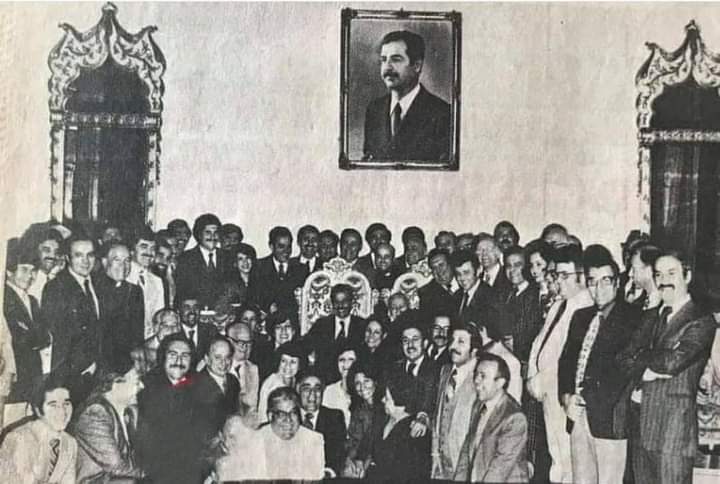 AyamRaq's tweet photo. الرئيس الراحل صدام حسين يستقبل ��فد من المغتربين العراقيين في الولايات المتحده 
وامر سيادته ببناء كنيسه لهم في ولايه مشيغان
1979 https://t.co/F0BwjfNndQ