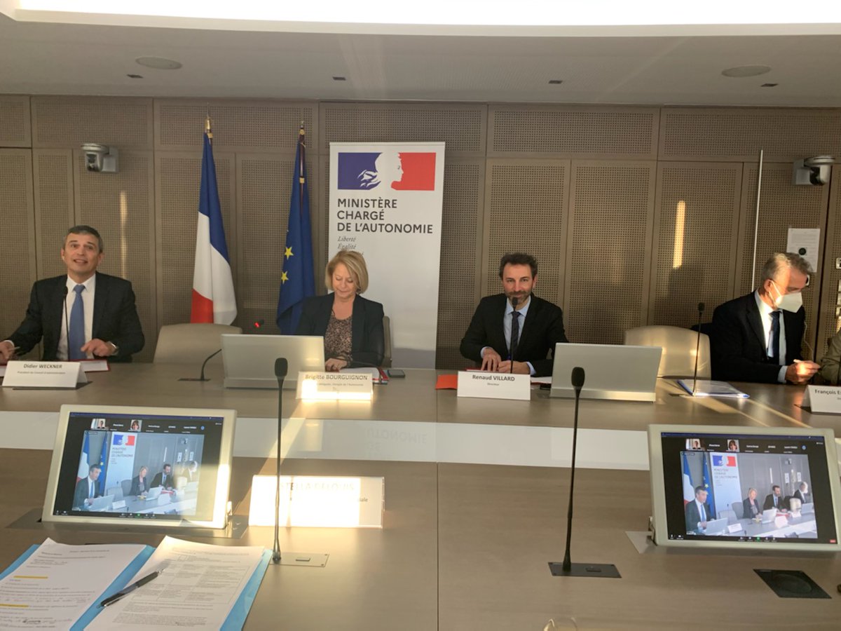 FGarlaud's tweet photo. Signature de la convention entre l'État et l'interregime en présence de la ministre Brigitte Bourguignon, de la CNAV, de la MSA, de la CNRACL et de l'AGIRC-ARRCO. https://t.co/D4umxZdWDb