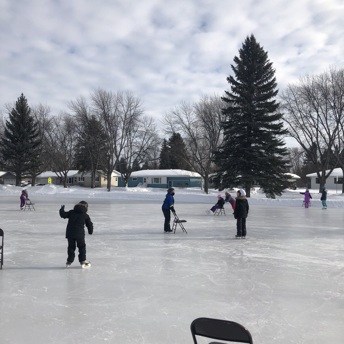 SalyerMr's tweet photo. We’re back!! Special thanks to the GF Park District, and Kelly Elementary for making this happen! 🏒⛸ https://t.co/AjohmicCVk