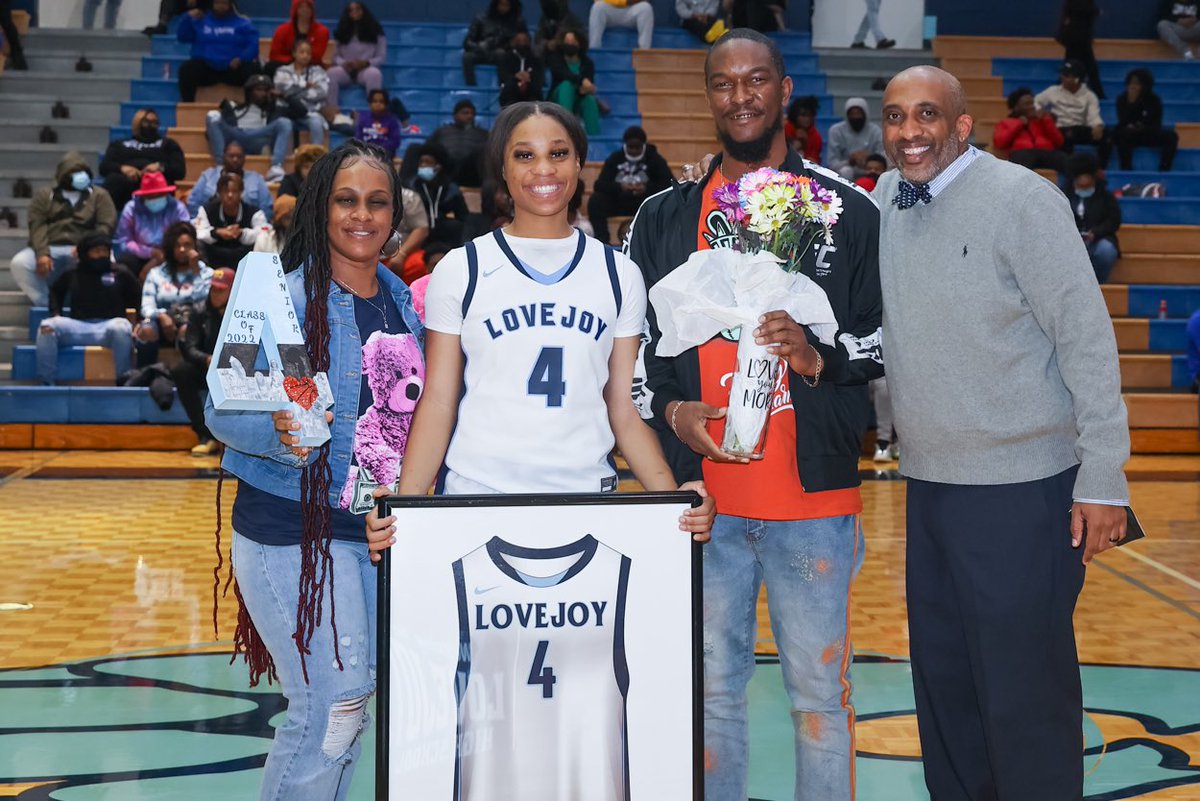 LovejoyGBB's tweet photo. Senior Night !!!!!!!! #DBD https://t.co/W2zT2Ov34n