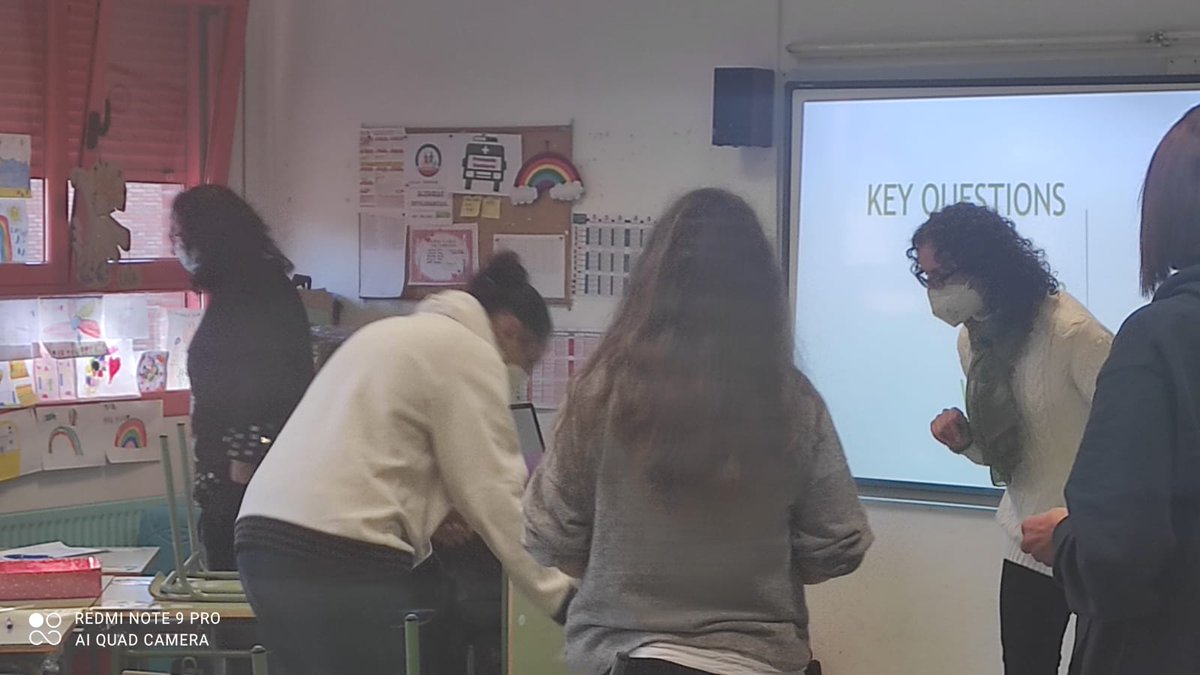 profebiolgeol's tweet photo. Ready,steady,go! En el @alonsoberruguet implementan #LifeInEnglish con su formación sobre Teaching pronunciation, literacy and storytelling in the English classroom con una ponente excepcional, Kathryn Escribano Hawken, de una forma práctica y amena #FormacionCyL @cfievalladolid https://t.co/wgpkHDYWtw