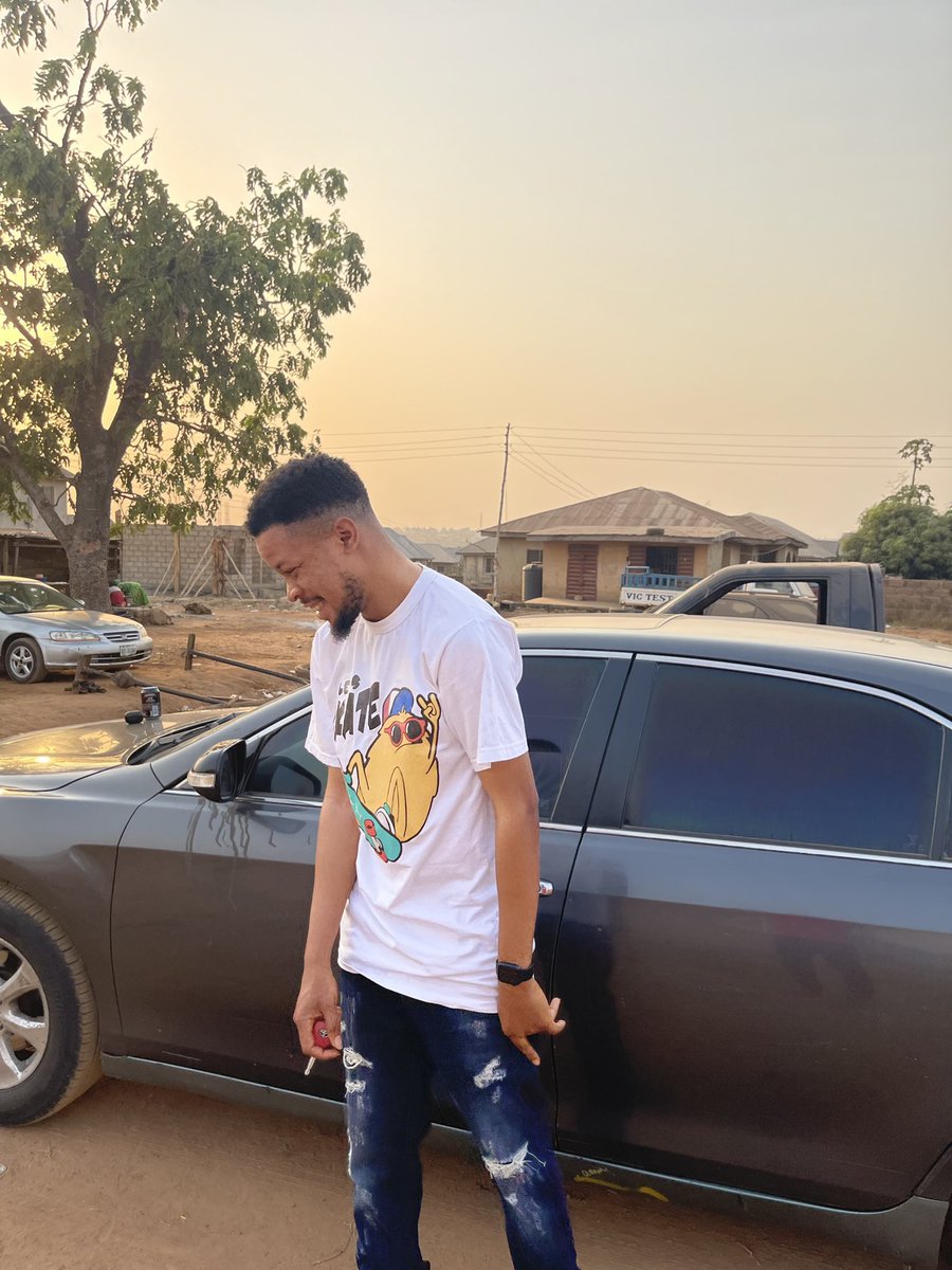BinzuKing's tweet photo. My name is Biola, I’m from ILORIN and I don’t fornicate.
#RebuildIlorinReputation https://t.co/qWMgejYgGx