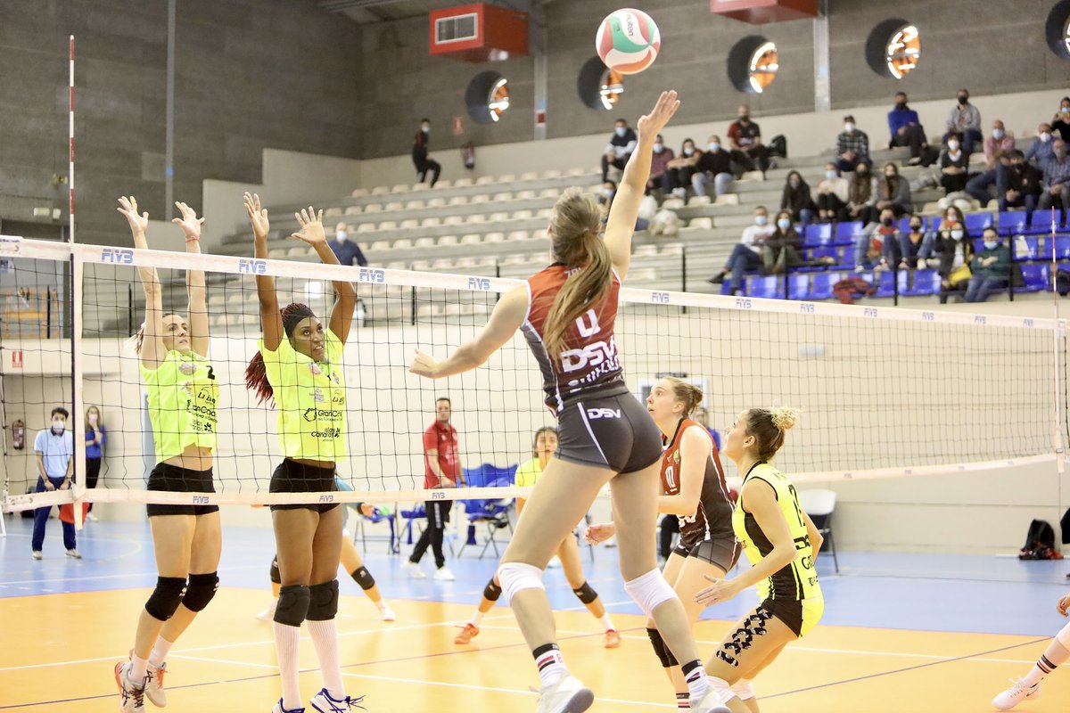 📡El <a href="/VoleiSantCugat/">Voleibol Sant Cugat</a> disputarà aquest cap de setmana, i per primera vegada a la història, la Copa de la Reina, que tindrà lloc a Lugo. Les vermell-i-negres debutaran al torneig del KO divendres, a les 17 hores, enfrontant-se al Sanaya Libby’s La Laguna
⏩bit.ly/3Gs35Rz