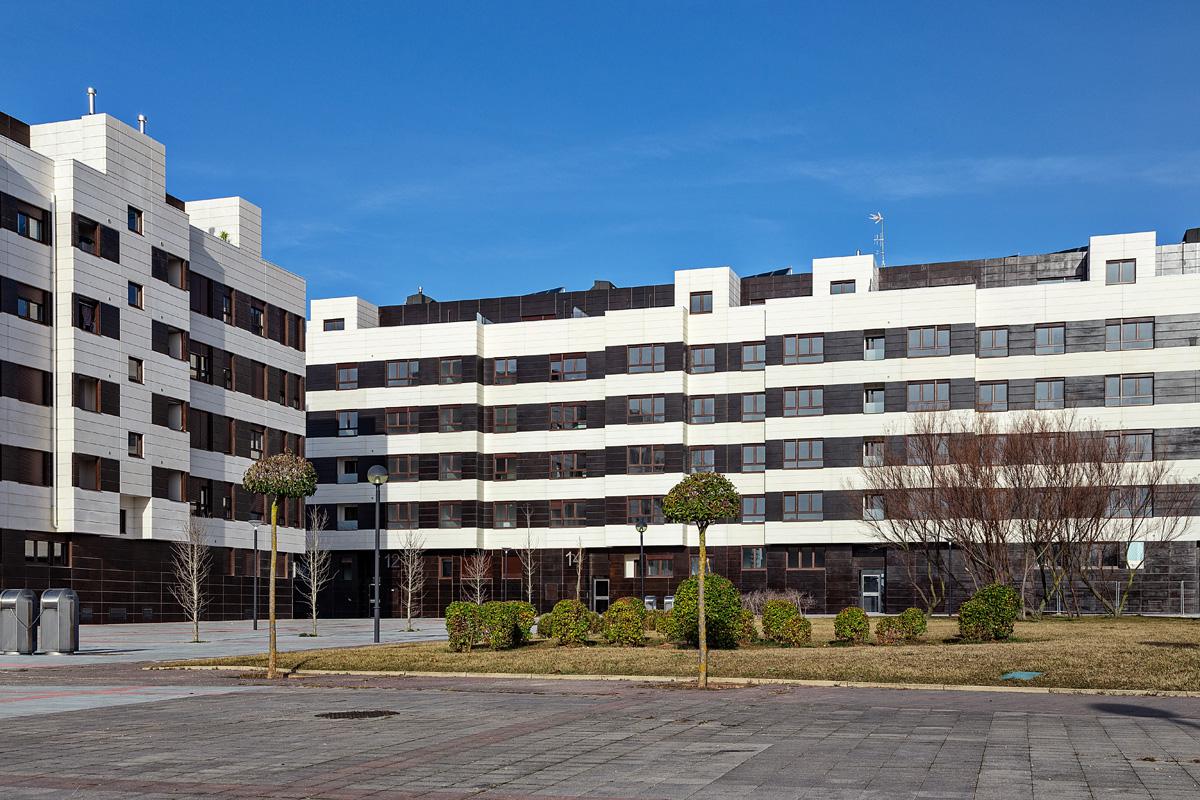 Ultimando detalles para la entrega de nuestra promoción de #viviendas en #Burgos C/ Fuenteovejuna, junto al #HUBU.  
Con la colaboración de 
<a href="/ferroplasburgos/">Ferroplas</a>
<a href="/archiceramica/">Archiceramica</a>
<a href="/aiburgaleses/">Aislamientos Burgaleses</a>
<a href="/LosObeliscos/">Los Obeliscos</a>
<a href="/gala_bano/">Gala Baño</a>
@tpfburgos
<a href="/SchindlerComun/">Comunidad Schindler ES</a>
 <a href="/BloquesBarruca/">Bloques Barruca</a>
<a href="/SiroVazquezSL/">Siro Vázquez, S.L.</a> 
<a href="/FRoycha/">Ferreteria Roycha</a>