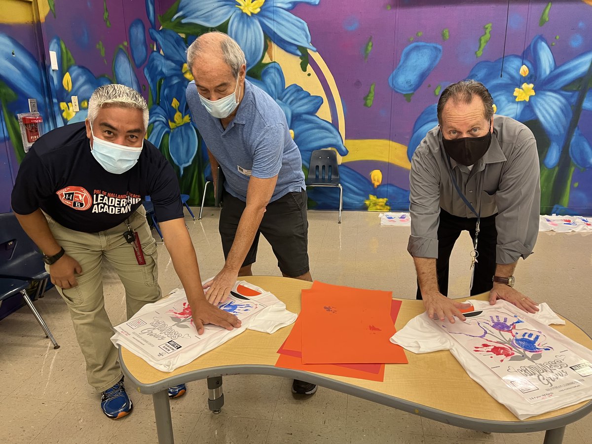 GulfstreamELC's tweet photo. Thank you to the @HallandaleBchPD Police Athletic League (PAL) for growing kindness at Gulfstream ELC as we prepare for the 2-14-22 Day of Service and Love with "Kindness Grows" projects to Reconnect with Nature and the School/Community. https://t.co/ND27NNihFA