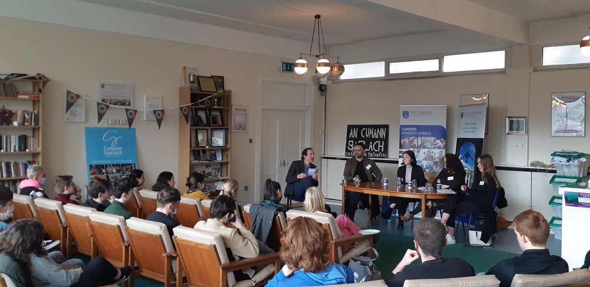GaeloifigTCD's tweet photo. Bhí an-phlé agus comhrá idir ár n-aoichainteoirí inniu. Buíochas mór le @eocaollai @MariaSchaler, Jane O'Connor @SAN_Eireann & Helen Hegarty @translatores as bhur léargais & comhairle dár mic léinn maidir le Gairmeacha le Gaeilge! #GleG #Éigse2022 https://t.co/wdWpFTaMxO