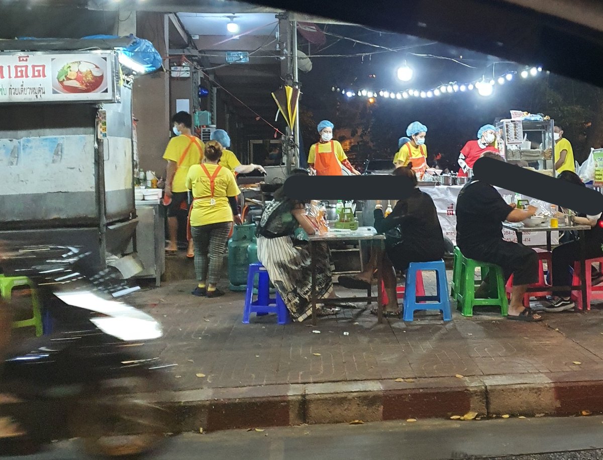 นี่ไง ชุดโกโกวาที่หนูอยากใส่ ใส่กันเต็มร้านเลย